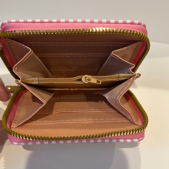 Hello Kitty Pink Checkered Wallet - Picture 5 of 6